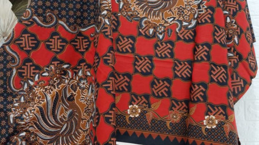 Motif Batik Merah